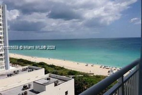 Condo in Miami Beach, Florida, 1 bedroom  № 938133 - photo 1