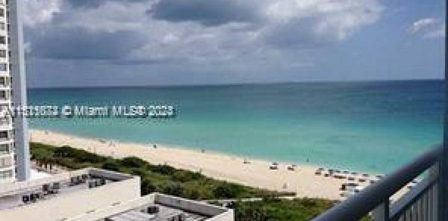 Condo in Miami Beach, Florida, 1 bedroom  № 938133