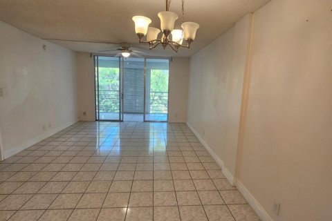 Condo in Lauderdale Lakes, Florida, 2 bedrooms  № 1178543 - photo 3