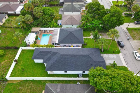 House in Jupiter, Florida 4 bedrooms, 198.9 sq.m. № 1228594 - photo 9