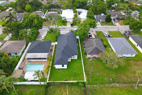 House in Jupiter, Florida 4 bedrooms, 198.9 sq.m. № 1228594 - photo 7