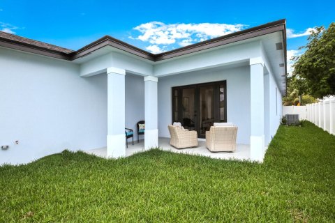 House in Jupiter, Florida 4 bedrooms, 198.9 sq.m. № 1228594 - photo 1