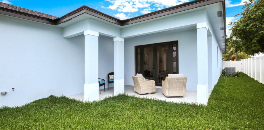 House in Jupiter, Florida 4 bedrooms, 198.9 sq.m. № 1228594