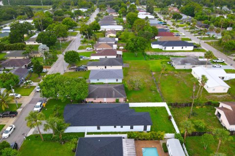 House in Jupiter, Florida 4 bedrooms, 198.9 sq.m. № 1228594 - photo 5