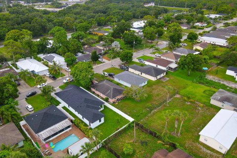 House in Jupiter, Florida 4 bedrooms, 198.9 sq.m. № 1228594 - photo 6