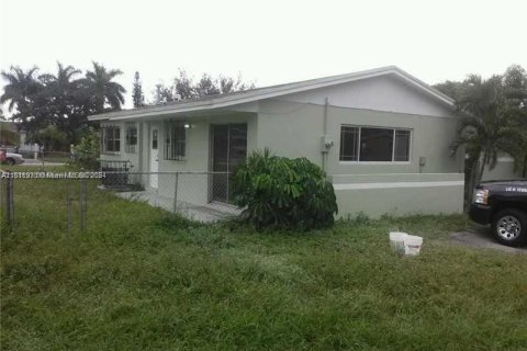 Casa en venta en Miami Gardens, Florida, 3 dormitorios № 944387 - foto 7