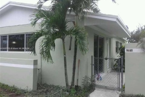 Купить виллу или дом в Майами-Гарденс, Флорида 3 спальни, № 944387 - фото 8