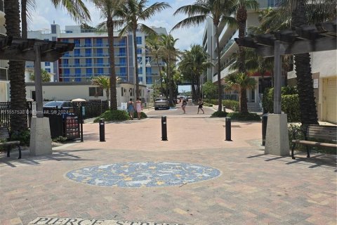 Condo in Hollywood, Florida, 1 bedroom  № 1080919 - photo 22