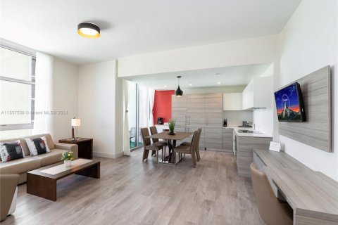 Condo in Hollywood, Florida, 1 bedroom  № 1080919 - photo 6