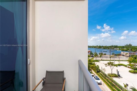 Condominio en venta en Hollywood, Florida, 1 dormitorio, 64.94 m2 № 1080919 - foto 3