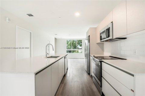 Condo in Miami, Florida, 2 bedrooms  № 1224204 - photo 2