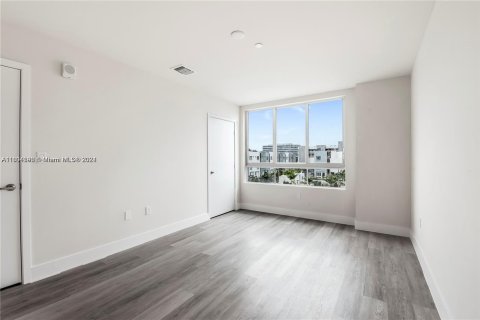 Condo in Miami, Florida, 2 bedrooms  № 1224204 - photo 15