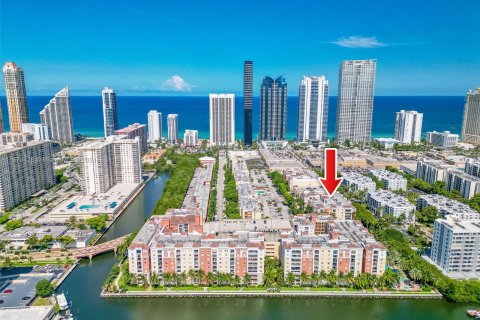 Condo in Sunny Isles Beach, Florida, 2 bedrooms  № 1397536 - photo 16