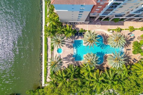 Condo in Sunny Isles Beach, Florida, 2 bedrooms  № 1397536 - photo 18