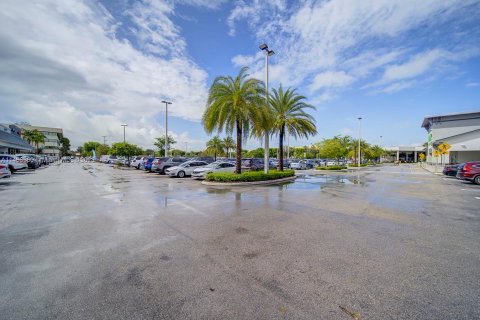 Commercial property in Miami, Florida № 751900 - photo 28