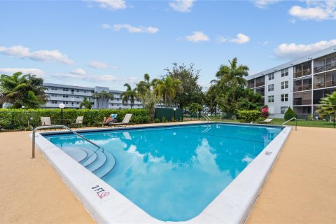 Condominio en venta en Oakland Park, Florida, 2 dormitorios, 90.58 m2 № 1096275 - foto 1