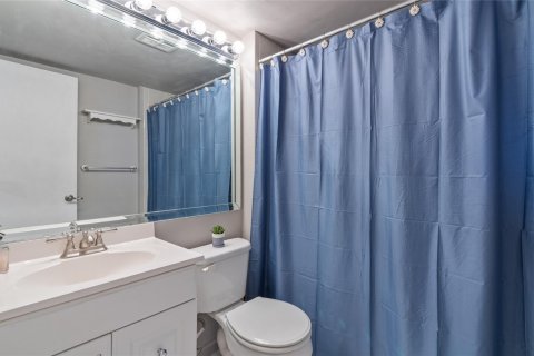 Condo in Oakland Park, Florida, 2 bedrooms  № 1096275 - photo 4