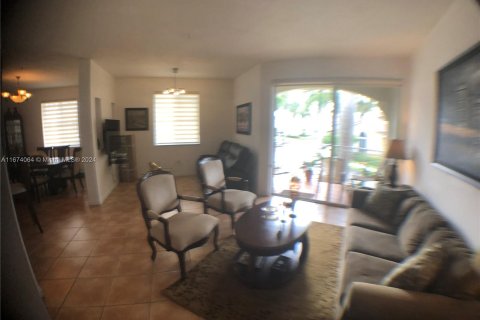 Condominio en alquiler en Miami, Florida, 3 dormitorios, 131.92 m2 № 1397560 - foto 13