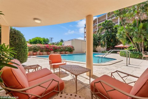 Condo in Palm Beach, Florida, 2 bedrooms  № 1177139 - photo 13