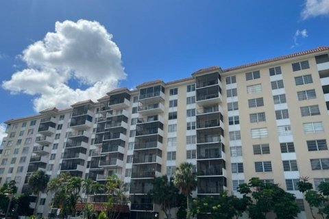 Condominio en venta en Lauderhill, Florida, 2 dormitorios, 90.3 m2 № 1007305 - foto 9