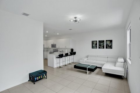 Townhouse in Miami, Florida 4 bedrooms, 169.08 sq.m. № 1231575 - photo 26