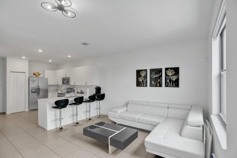 Townhouse in Miami, Florida 4 bedrooms, 169.08 sq.m. № 1231575 - photo 25