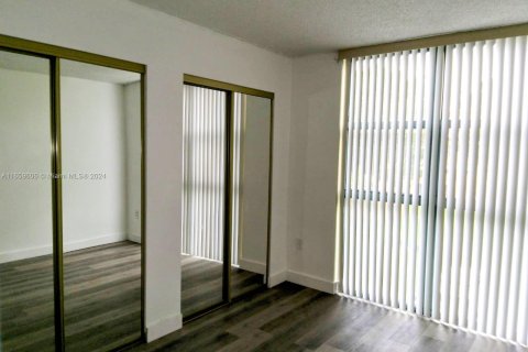 Condo in Miami, Florida, 2 bedrooms  № 1364263 - photo 6