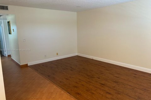 Condominio en venta en Pembroke Pines, Florida, 2 dormitorios, 76.09 m2 № 1103998 - foto 2