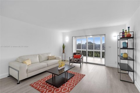 Condo in Coconut Creek, Florida, 2 bedrooms  № 1101730 - photo 7