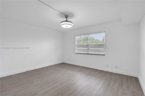 Condo in Coconut Creek, Florida, 2 bedrooms  № 1101730 - photo 10