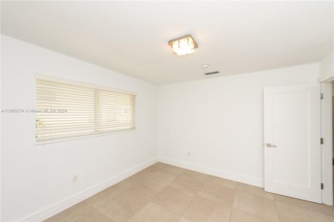 Townhouse in Coral Gables, Florida 3 bedrooms, 167.78 sq.m. № 1101731 - photo 19