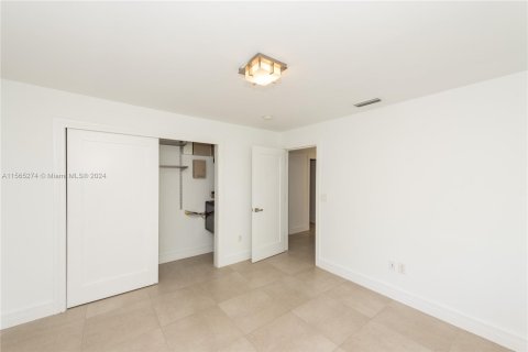 Townhouse in Coral Gables, Florida 3 bedrooms, 167.78 sq.m. № 1101731 - photo 22