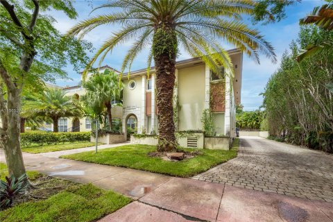 Townhouse in Coral Gables, Florida 3 bedrooms, 167.78 sq.m. № 1101731 - photo 24