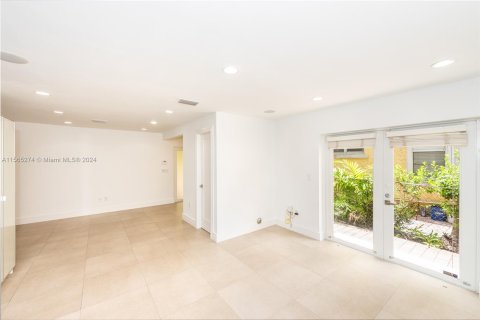 Townhouse in Coral Gables, Florida 3 bedrooms, 167.78 sq.m. № 1101731 - photo 7