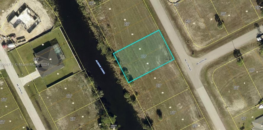 Land in Cape Coral, Florida № 1380205