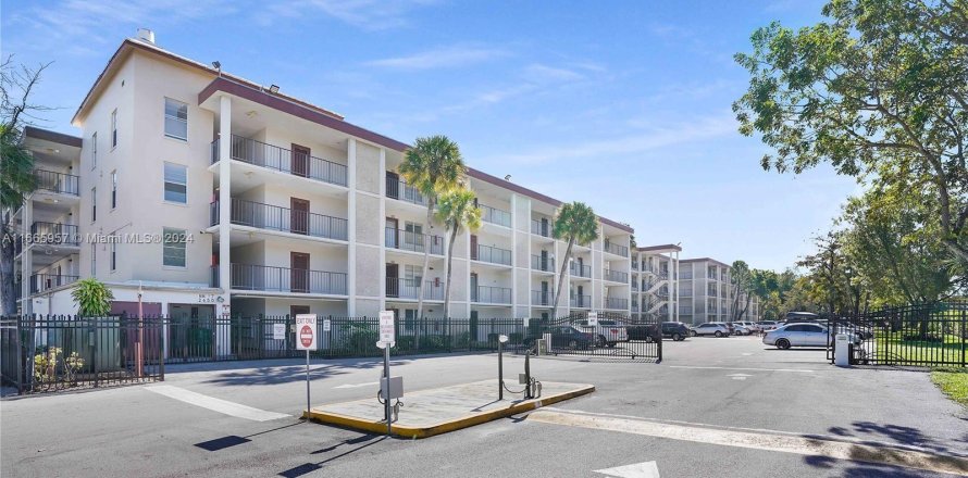 Condo in Lauderdale Lakes, Florida, 2 bedrooms  № 1380246