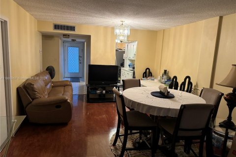 Condo in Lauderdale Lakes, Florida, 2 bedrooms  № 1380246 - photo 3