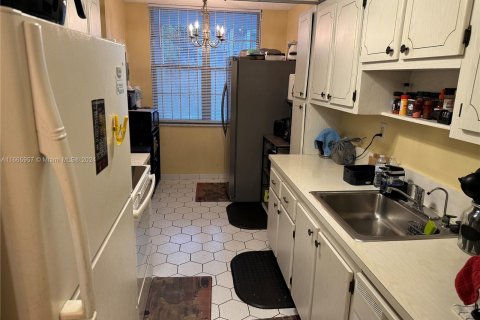 Condo in Lauderdale Lakes, Florida, 2 bedrooms  № 1380246 - photo 4