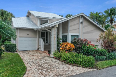 House in Jensen Beach, Florida 3 bedrooms, 182.74 sq.m. № 952405 - photo 5