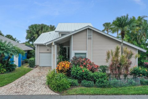 House in Jensen Beach, Florida 3 bedrooms, 182.74 sq.m. № 952405 - photo 4