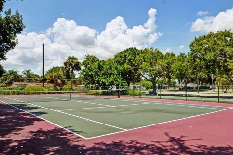 Condo in Vero Beach, Florida, 2 bedrooms  № 1155523 - photo 1