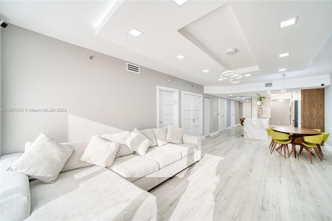 Condominio en venta en Hallandale Beach, Florida, 3 dormitorios, 145.95 m2 № 993426 - foto 10