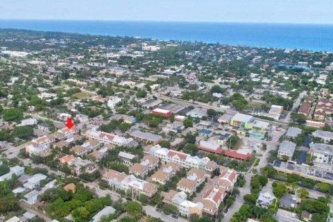 Townhouse in Delray Beach, Florida 3 bedrooms, 198.63 sq.m. № 581299 - photo 24