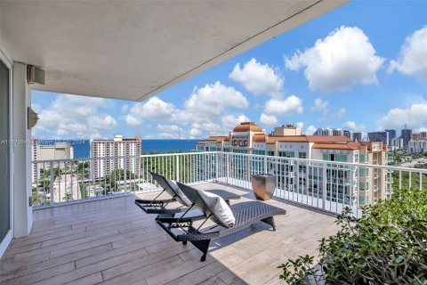 Condo in Fort Lauderdale, Florida, 3 bedrooms  № 1399939 - photo 19