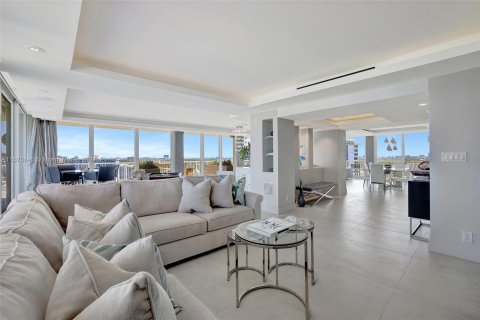 Condo in Fort Lauderdale, Florida, 3 bedrooms  № 1399939 - photo 8