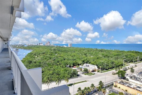 Condo in Fort Lauderdale, Florida, 3 bedrooms  № 1399939 - photo 23