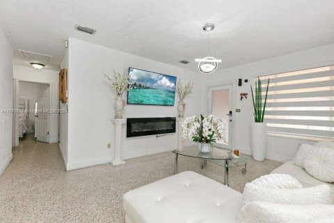 Casa en venta en Miami, Florida, 4 dormitorios, 193.98 m2 № 1399890 - foto 10