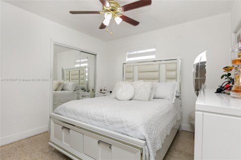 Casa en venta en Miami, Florida, 4 dormitorios, 193.98 m2 № 1399890 - foto 19