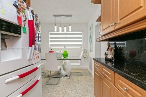 Casa en venta en Miami, Florida, 4 dormitorios, 193.98 m2 № 1399890 - foto 18