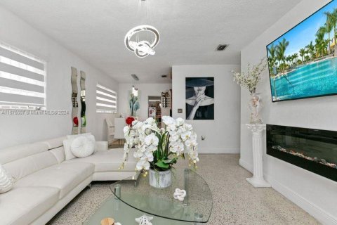 Casa en venta en Miami, Florida, 4 dormitorios, 193.98 m2 № 1399890 - foto 13